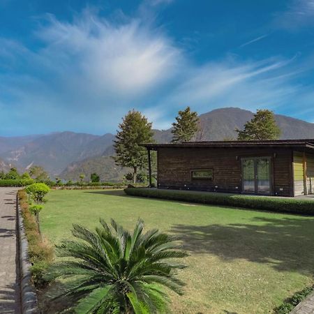 Saffronstays Paradise Pines, Dehradun - Cliff Villa With Valley & Forest Views Bagian luar foto