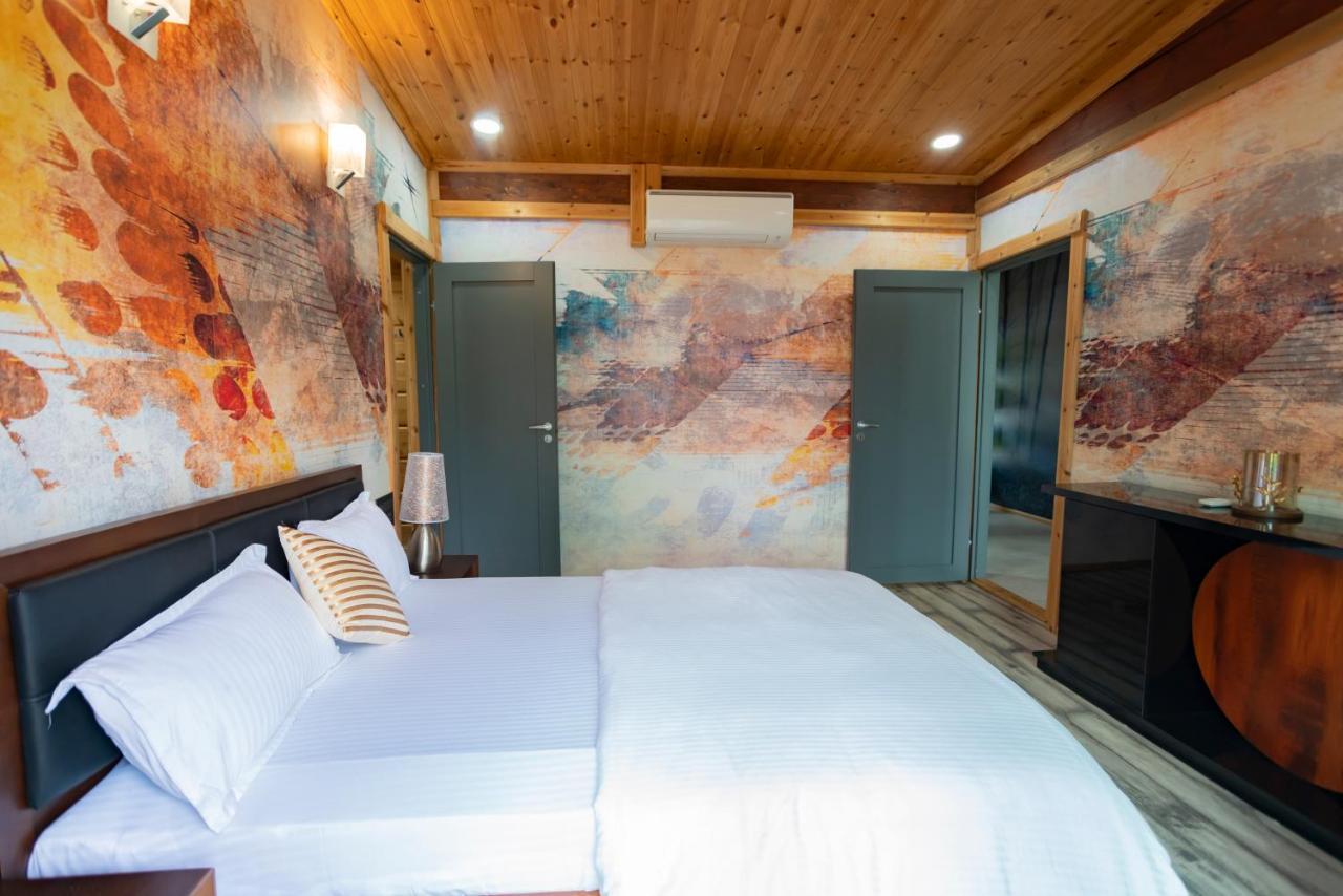 Saffronstays Paradise Pines, Dehradun - Cliff Villa With Valley & Forest Views Bagian luar foto