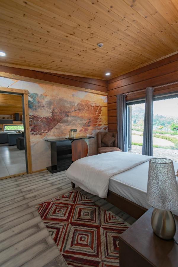 Saffronstays Paradise Pines, Dehradun - Cliff Villa With Valley & Forest Views Bagian luar foto