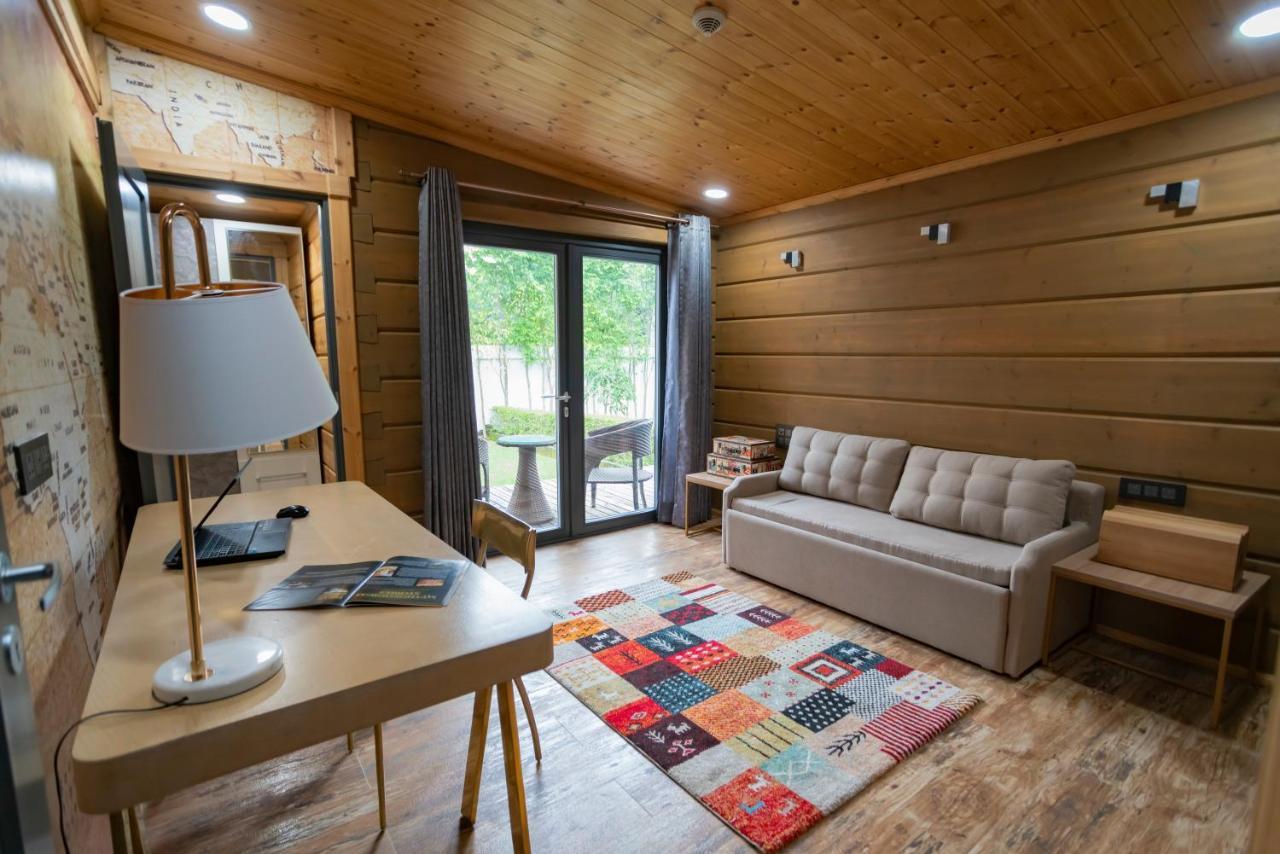Saffronstays Paradise Pines, Dehradun - Cliff Villa With Valley & Forest Views Bagian luar foto
