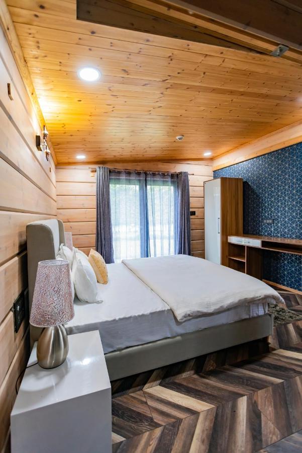 Saffronstays Paradise Pines, Dehradun - Cliff Villa With Valley & Forest Views Bagian luar foto